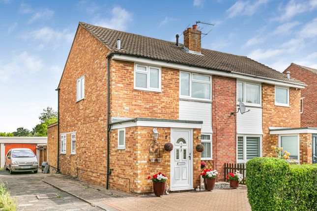 3 bed property, in Cardinals Walk, £515,000