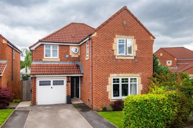 4 bed property, in Meadowland Close, £330,000