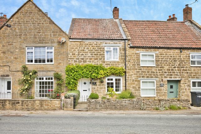 2 bed property, in The Nook, £255,000