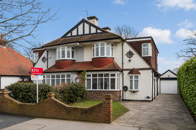 4 bed property, in Bridle Road, £750,000