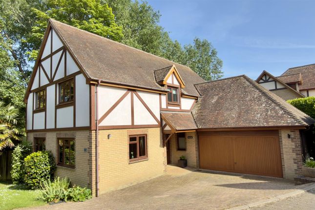 4 bed property, in Totland Bay, £695,000