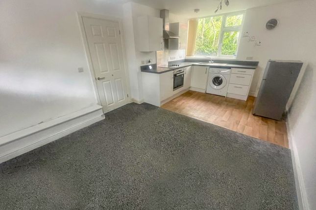 2 bed property, in Vivian Avenue, £90,000