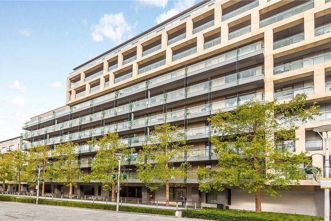 2 bed property, in Grosvenor Waterside, £999,000