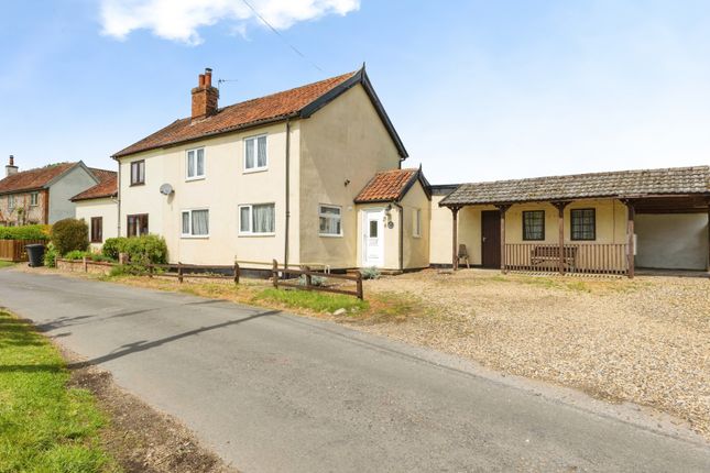 3 bed property, in Stacksford, £280,000
