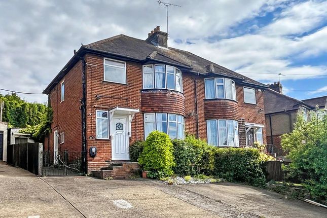 3 bed property, in Southfield Road, £460,000
