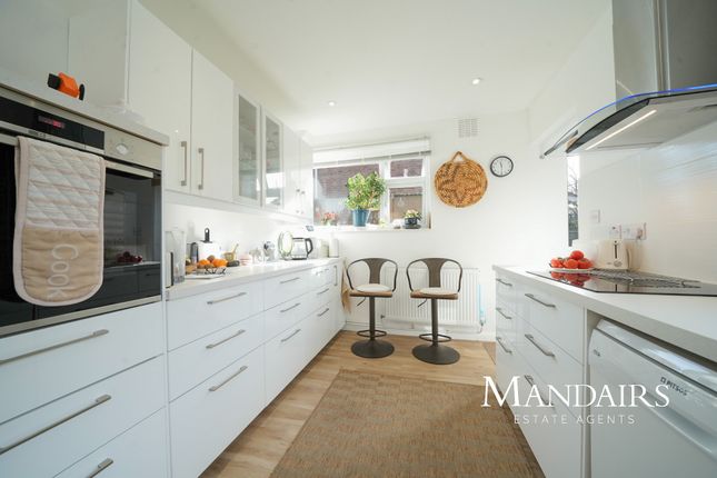 3 bed property, in Charnwood Close, £350,000
