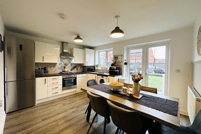 3 bed property, in Cambridge Drive, £160,000