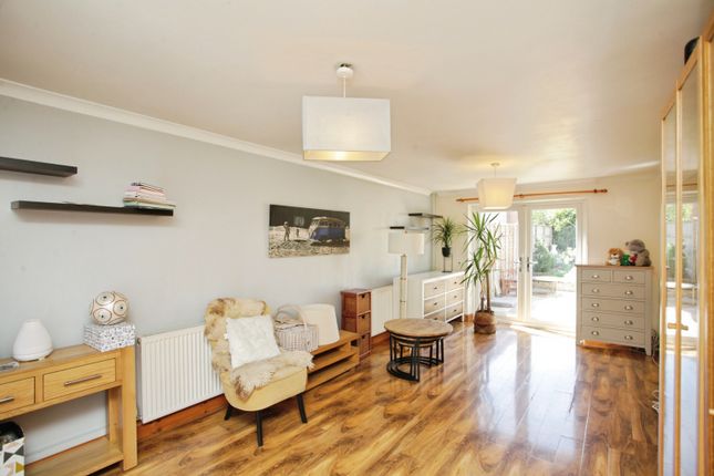 3 bed property, in Newey Avenue, £185,000