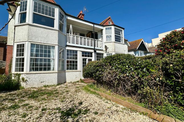 2 bed property, in Cantelupe Road, £215,000
