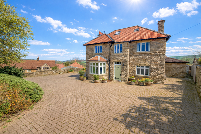 5 bed property, in Coach Road, £500,000