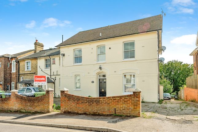 1 bed property, in Ridgeway Road, £150,000