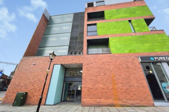 2 bed property, in Crown Street, £110,000