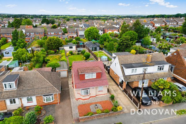 3 bed property, in Manor Road, £425,000