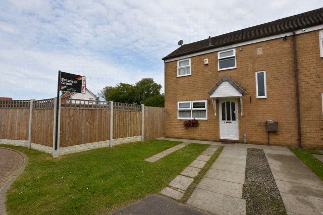 3 bed property, in Eastcott Close, £130,000