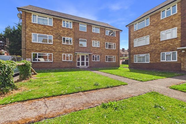 2 bed property, in Ninehams Road, £255,000