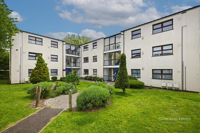 2 bed property, in Raglan Road, £115,000