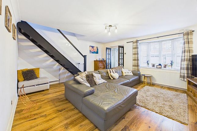 3 bed property, in Landsdown Avenue, £200,000