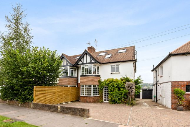4 bed property, in Highview Avenue South, £650,000