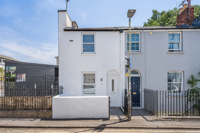 2 bed property, in Gloucester Place, £230,000