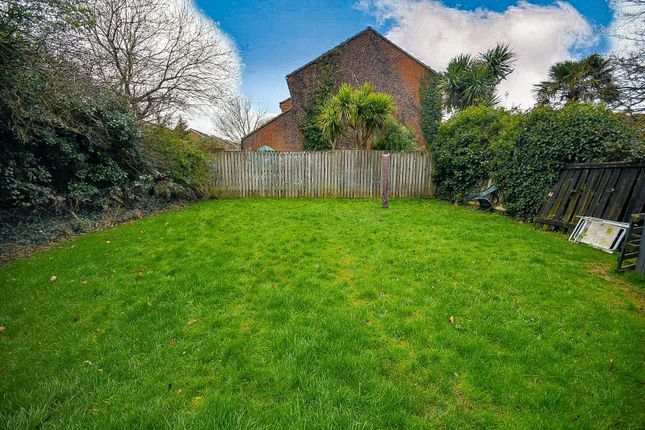 1 bed property, in Welbeck Close, £160,000