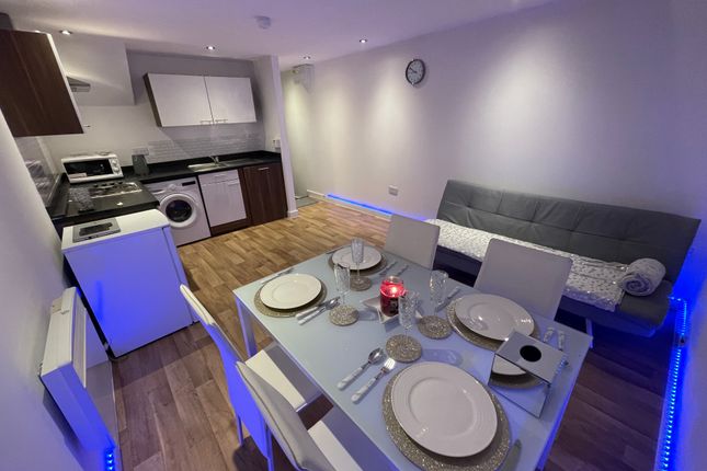 1 bed property, in 40A Jubilee Drive Kensington, £73,000