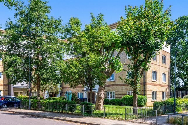 1 bed property, in Mayo Road, £275,000