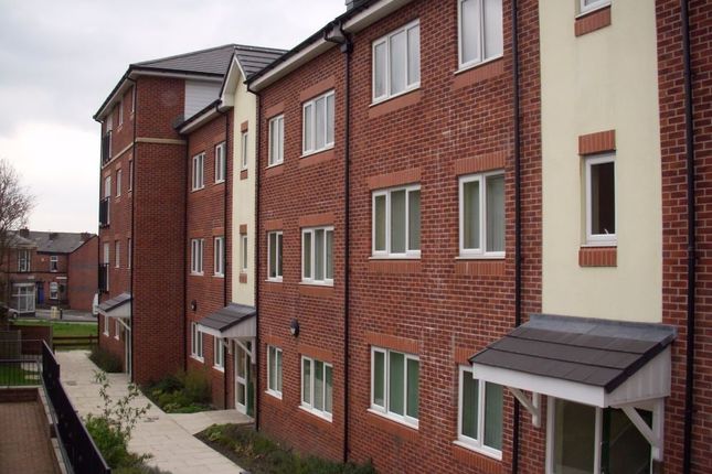 2 bed property, in 18 New Road, £125,000