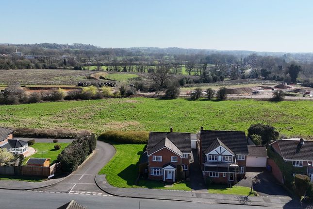 4 bed property, in Jonathan Road, £420,000