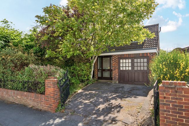 2 bed property, in Sheep Walk, £525,000