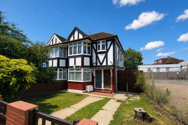 2 bed property, in 28A Highcroft Avenue, £100,000