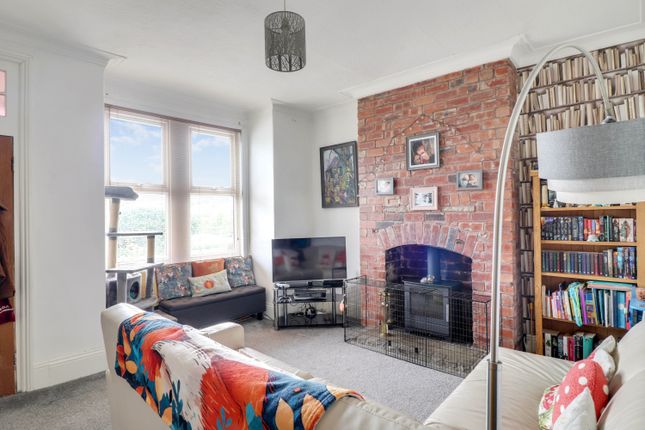2 bed property, in Station Road, £166,500