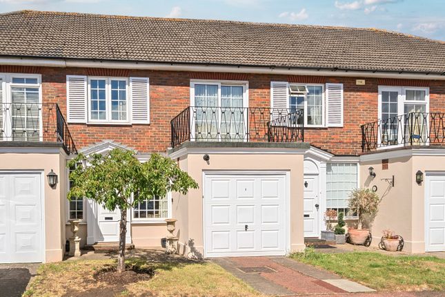 3 bed property, in Thamesfield Court, £600,000
