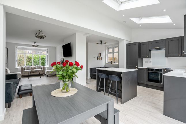 3 bed property, in Kingswood Close, £550,000