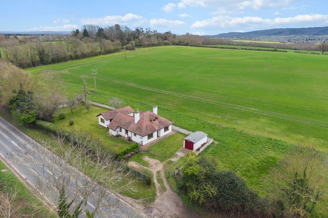 3 bed property, in Evesham Road, £495,000