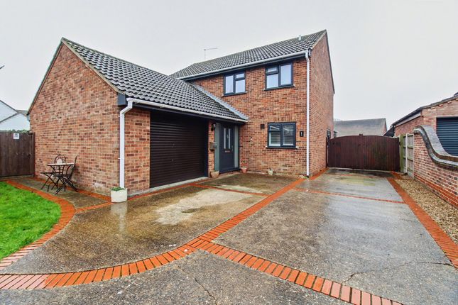 4 bed property, in Winmer Avenue, £475,000