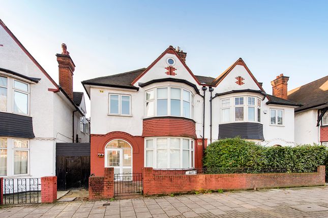 1 bed property, in Finchley Road, £375,000