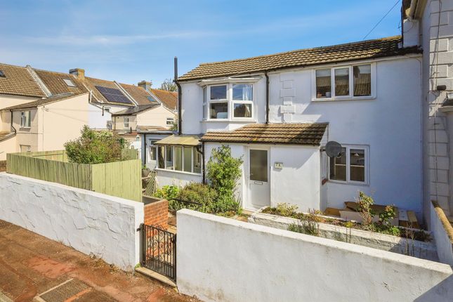 2 bed property, in Barden Road, £170,000