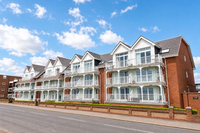2 bed property, in Marine Parade West, £365,000