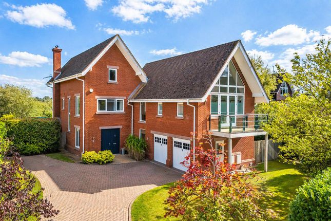 4 bed property, in Freshwater Drive, £775,000
