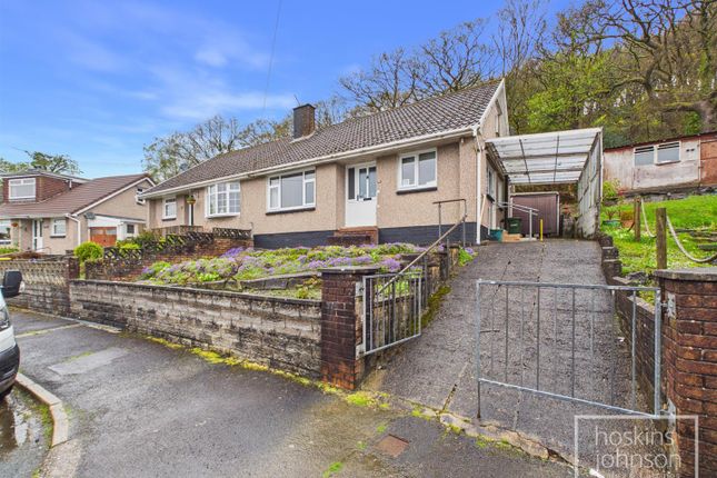 3 bed property, in Whiterock Avenue, £240,000