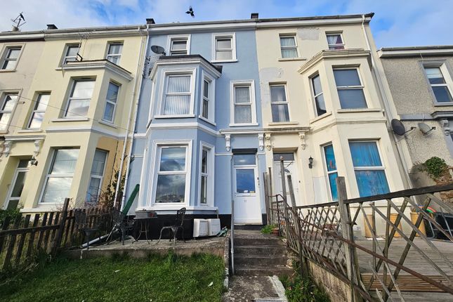 2 bed property, in Alexandra Road, £105,000