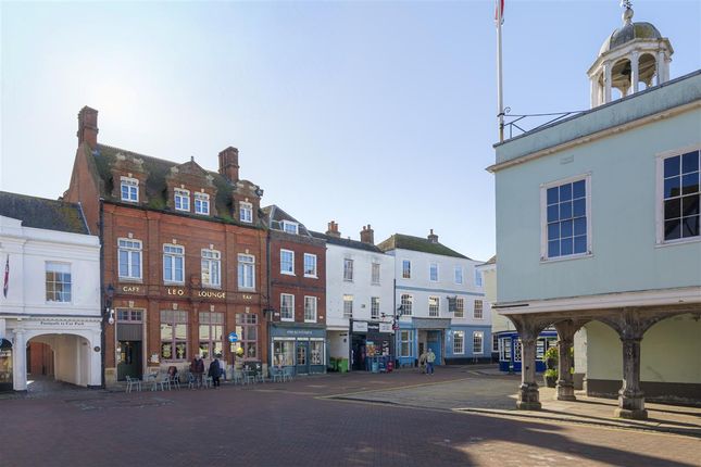 5 bed property, in Hugh House, £675,000