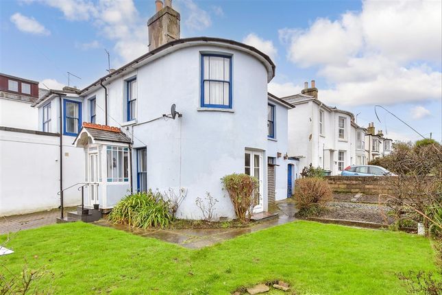 4 bed property, in Monkton Street, £300,000