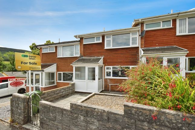 3 bed property, in Fair Oak Close, £180,000