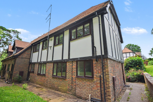 2 bed property, in Broad Ha'penny, £280,000