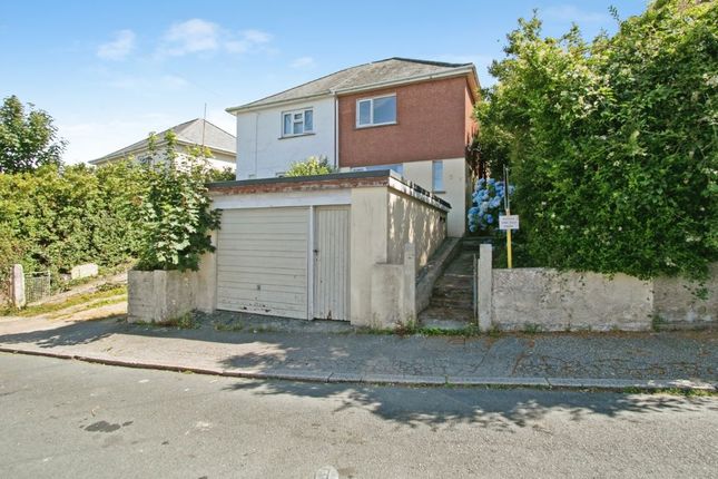 2 bed property, in 5 Trelander South, £100,000