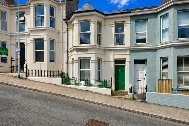 2 bed property, in Prince Maurice Road, £130,000