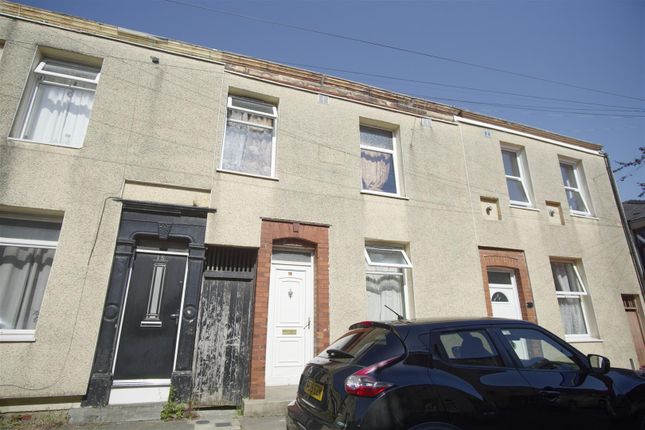 3 bed property, in Surrey Street, £120,000