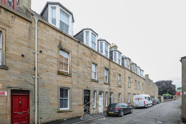 1 bed property, in Queen Mary’S Buildings, £60,000