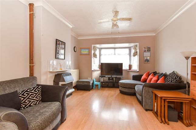 4 bed property, in Faygate Crescent, £550,000